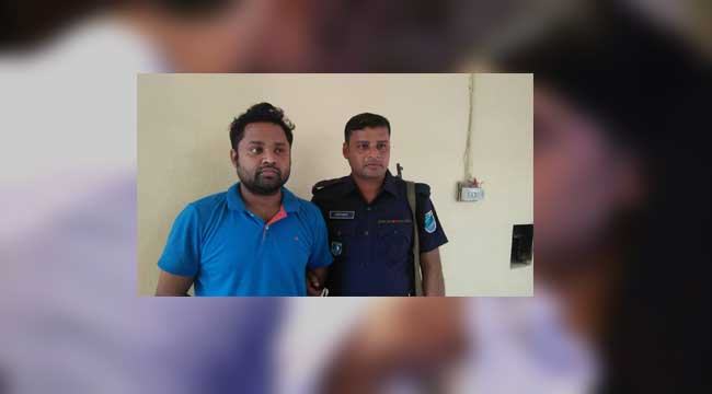 কলেজছাত্রীর অশ্লীল ছবি তুলে ব্ল্যাক মেইল, প্রেমিক আটক