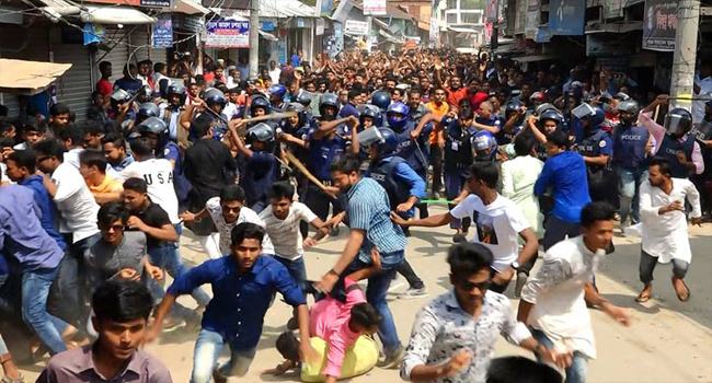 ছাত্রলীগের দুই গ্রুপের সংঘর্ষে আহত ৫০, আটক ৩
