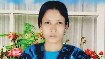 ‘পরকীয়ার’ বলি বাবা-মেয়ে!
