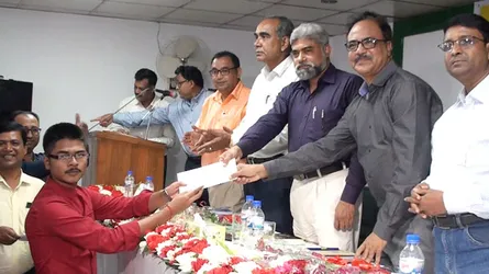 ময়মনসিংহে সুবিধাবঞ্চিত মেধাবী শিক্ষার্থীদের বৃত্তি প্রদান