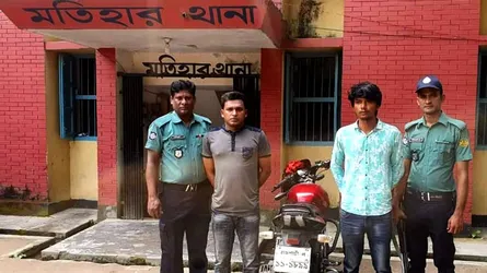 রাবি শিক্ষার্থীকে ছুরিকাঘাতে দুই ছাত্রলীগ নেতাসহ আটক ৫