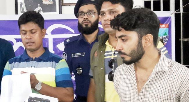 ফেসবুকে তরুণীর অশ্লীল ছবি প্রকাশের দায়ে কলেজছাত্র গ্রেফতার