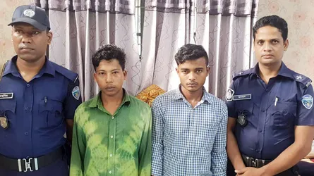 প্রেমিকের সাথে ঘুরতে যাওয়া স্কুলছাত্রীকে ব্ল্যাকমেল করে চাঁদা দাবি, আটক ২