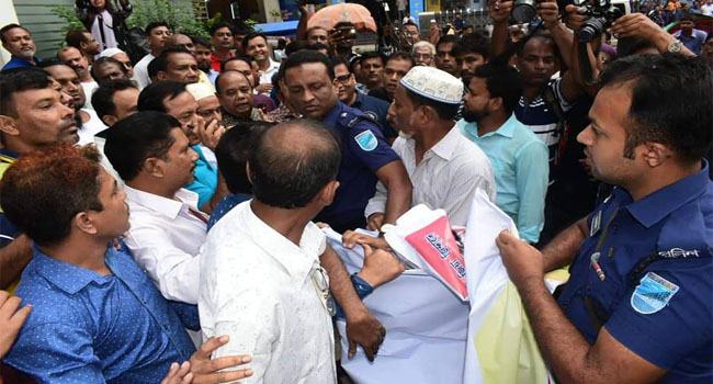 না’গঞ্জ বিএনপির কর্মসূচি পুলিশের বাধায় পণ্ড