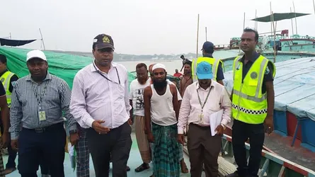 মেঘনা নদীতে অভিযান : নৌযান চালক-কর্মচারীদের জরিমানা