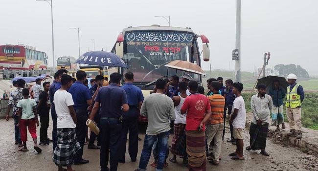 ফরিদপুরে ঘুমন্ত হেলপারকে হত্যা করে বাস ছিনতাইয়ের চেষ্টা