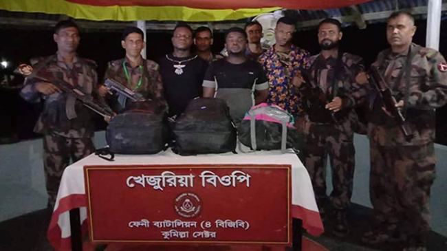ফেনী সীমান্তে ৩ নাইজেরীয় আটক