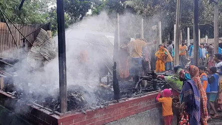 টেলিভিশন বিস্ফোরণে বাড়ি পুড়ে ছাই
