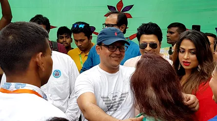 নির্বাচনে না থাকলেও প্রচারণায় ছিলেন তারা
