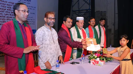 ৪ শতাধিক শিক্ষার্থীকে  আলোকিত ফেনী বৃত্তি প্রদান