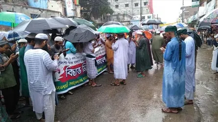 ভোলার ঘটনার প্রতিবাদে বৃষ্টিতে ভিজে ইসলামী আন্দোলনের বিক্ষোভ
