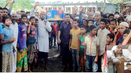 স্কুল ছাত্রের লাশ নিয়ে গ্রামবাসীর বিক্ষোভ