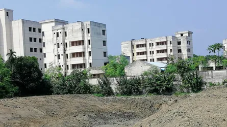 নদীর মাঝখানে সরকারি বহুতল ভবন!