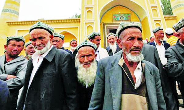উইঘুরদের সংবাদ প্রচারও যখন অপরাধ