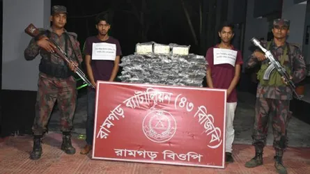 রামগড়ে বিজিবির হাতে ভারতীয় অবৈধ ঔষধসহ আটক ২