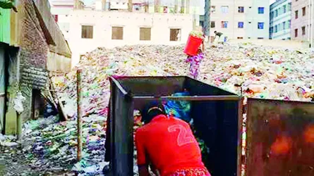 সিদ্ধিরগঞ্জে আবাসিক এলাকায় ময়লার ডাম্পিং স্টেশন