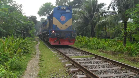 রাণীনগরে ট্রেনে কাটা পড়ে ব্যবসায়ীর মৃত্যু