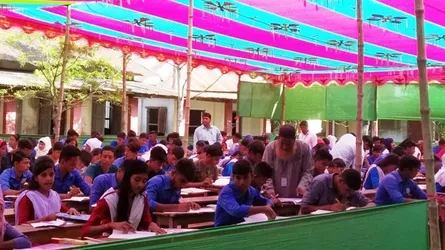বালিয়াকান্দিতে ছামিয়ানা টাঙ্গিয়ে জেএসসি পরীক্ষা