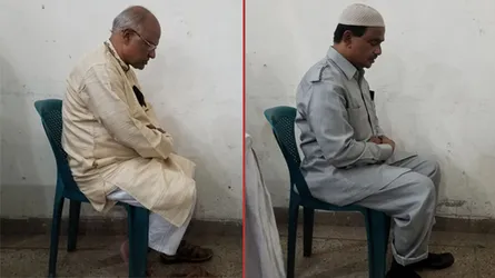 স্মরণসভায় স্টেইজের পাশে নামাজ আদায় করলেন মোশারফ-আলাল