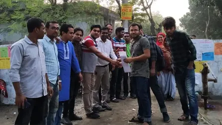 ভর্তিচ্ছুদের মাঝে ইবি ছাত্রদলের শিক্ষাসামগ্রী বিতরণ
