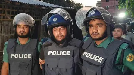 চট্টগ্রামে ‘শীর্ষ সন্ত্রাসী’ নিয়াজ ‘অস্ত্র ও মাদক’সহ গ্রেপ্তার