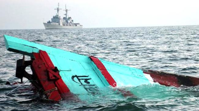 সেন্টমার্টিনে ফিশিং জাহাজ ডুবে ৩ জনের মৃত্যু