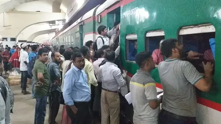 তিনদিনের ছুটি, ঝুকি নিয়েই যাত্রা শুরু
