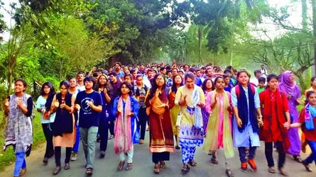 অস্থির শিক্ষাঙ্গন : উদ্বিগ্ন শিক্ষার্থী ও অভিভাবক