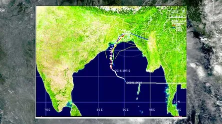 সন্ধ্যায় ১৫০ মাইল বেগে আছড়ে পড়তে পারে বুলবুল