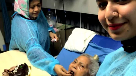 জন্মদিন পালন করতে সিসিইউতে ফারিয়া