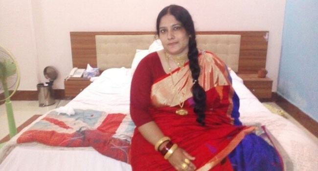 এক স্ত্রীকে নিয়ে দুই স্বামীর টানাটানি