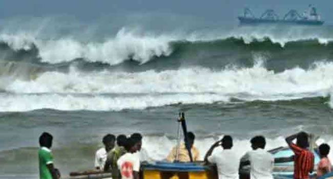 কক্সবাজারে ক্ষয়ক্ষতির আশঙ্কায় ব্যাপক প্রস্তুতি