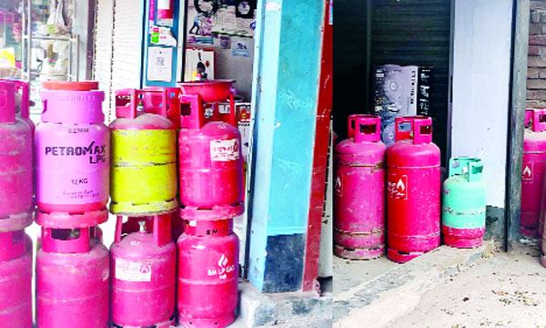 চৌগাছায় ঝুঁকিপূর্ণভাবে চলছে গ্যাস সিলিন্ডার ব্যবসায়