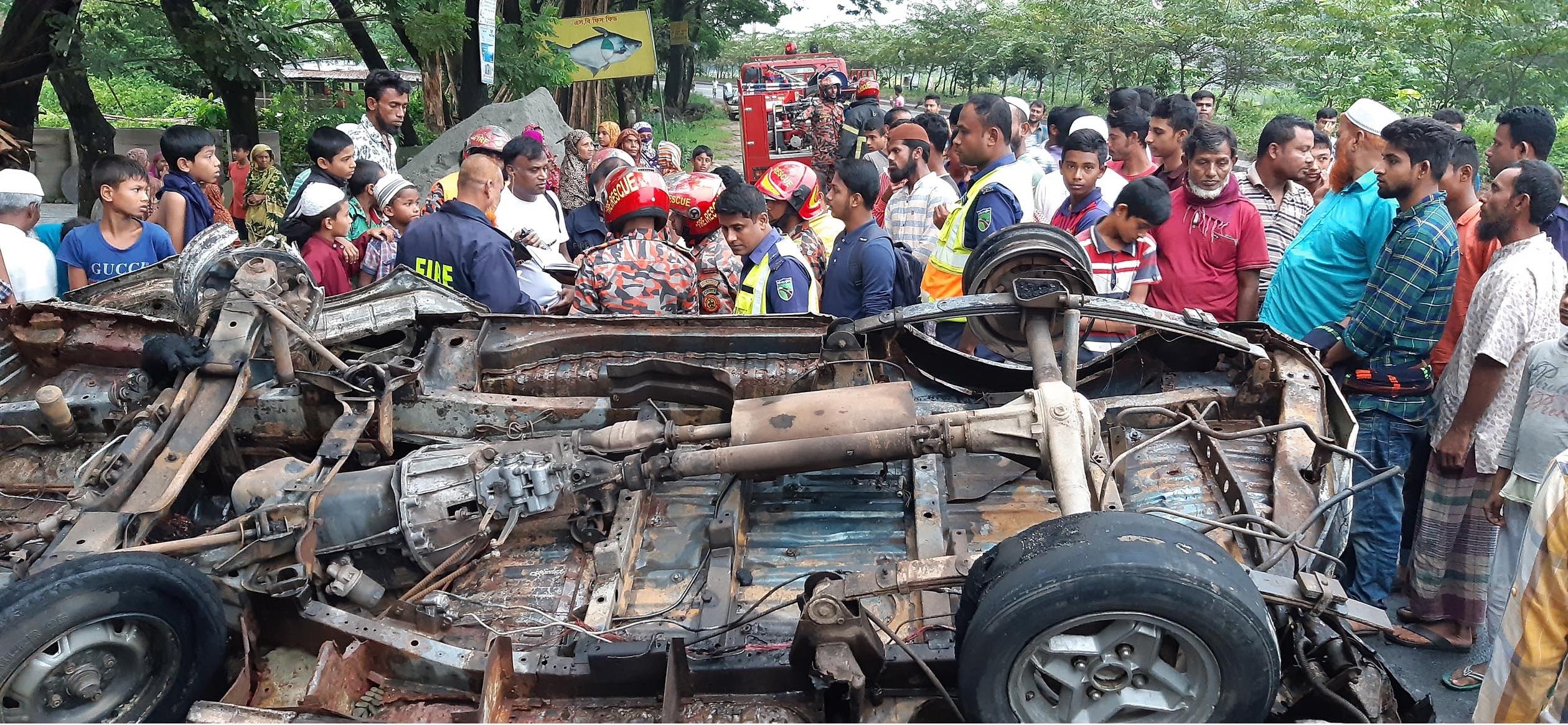 চান্দিনায় মাইক্রোবাসে আগুন, শিশুসহ নিহত ৩