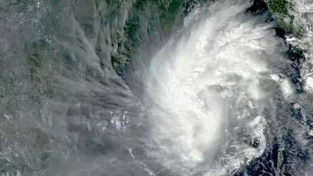 লালমোহন ও চরফ্যাসনে ঘূর্ণিঝড়ে ১৫ ঘর বিধ্বস্ত, আহত ১০