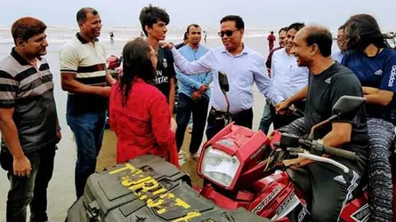 ঘূর্ণিঝড়েও আনন্দ করছে সেন্টমার্টিনে আটকে পড়া পর্যটকরা
