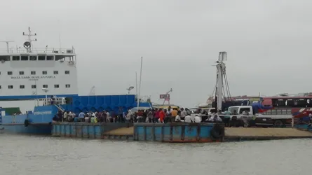 ঘূর্ণিঝড় বুলবুল : শিমুলিয়া-কাওড়াকান্দিতে আটকে আছে ১১ লাশবাহী গাড়ি