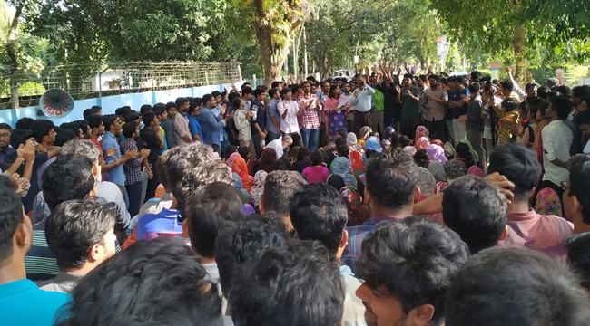 বাকৃবিতে বিদেশী শিক্ষার্থীর মৃত্যু : প্রশাসনের বিরুদ্ধে গাফিলতির অভিযোগে আন্দোলন