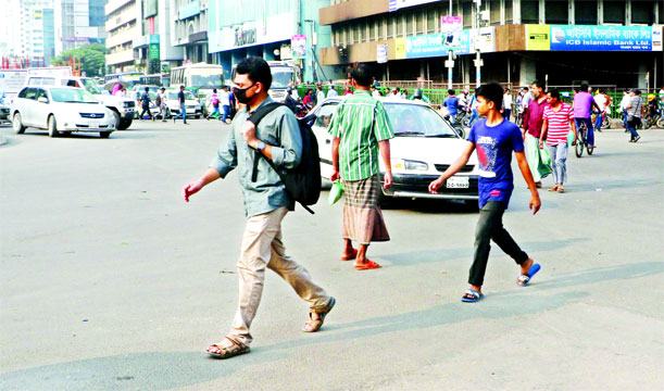 রাজধানীর সড়কে শৃঙ্খলার অভাব
