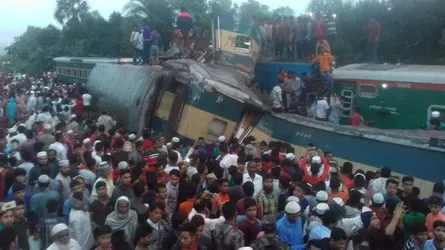 সিগন্যালের ভুল বোঝাবুঝিতে এই দুর্ঘটনা : জেলা প্রশাসক