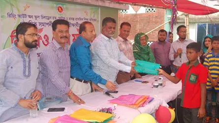 ঝড়ে পড়া ১০৫ শিশুর দায়িত্ব নিলেন কাউন্সিলর