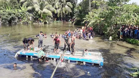 ডামুড্যায় বাস খাদে পড়ে নিহত ২, উদ্ধার করতে গিয়ে যুবকের মৃত্যু