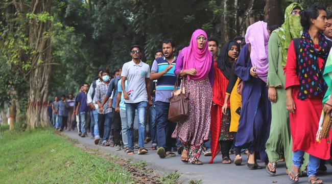 বাকৃবিতে ক্লাশ-পরীক্ষা বর্জন অব্যাহত, লংমার্চ