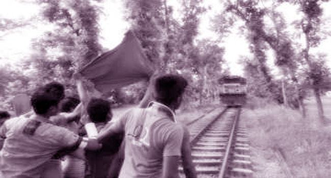 দুই কিশোর ও গেটম্যানের বুদ্ধিমত্তায় রক্ষা পেল যাত্রীবাহী ট্রেন