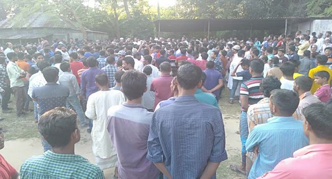 সালথায় আ.লীগের দুই পক্ষের সংঘর্ষ : পুলিশের গুলি, সাউন্ড গ্রেনেড ও কাঁদানে গ্যাস নিক্ষেপ