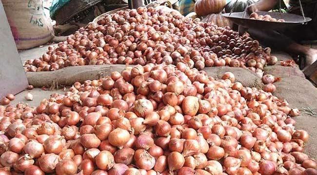 বগুড়ায় পেঁয়াজের কেজি ২৫০ ছাড়ালো
