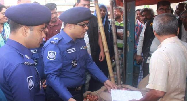 কুষ্টিয়ায় পুলিশের অভিযানের পর কমলো পেঁয়াজের দাম