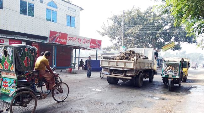 বগুড়ায় ৬ রুটে অঘোষিত বাস ধর্মঘট