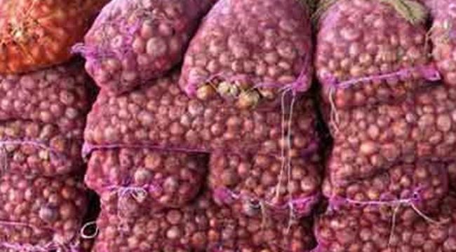 রাজশাহীতে বাড়িতেই মিললো ৩০০ বস্তা পেঁয়াজ