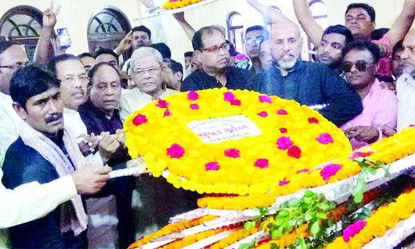 সরকার জোর করে খালেদা জিয়াকে আটকে রেখেছে : মির্জা ফখরুল